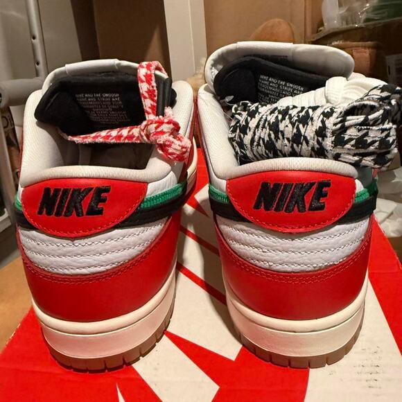 Athletic_Shoes
